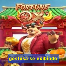 gostosa se exibindo